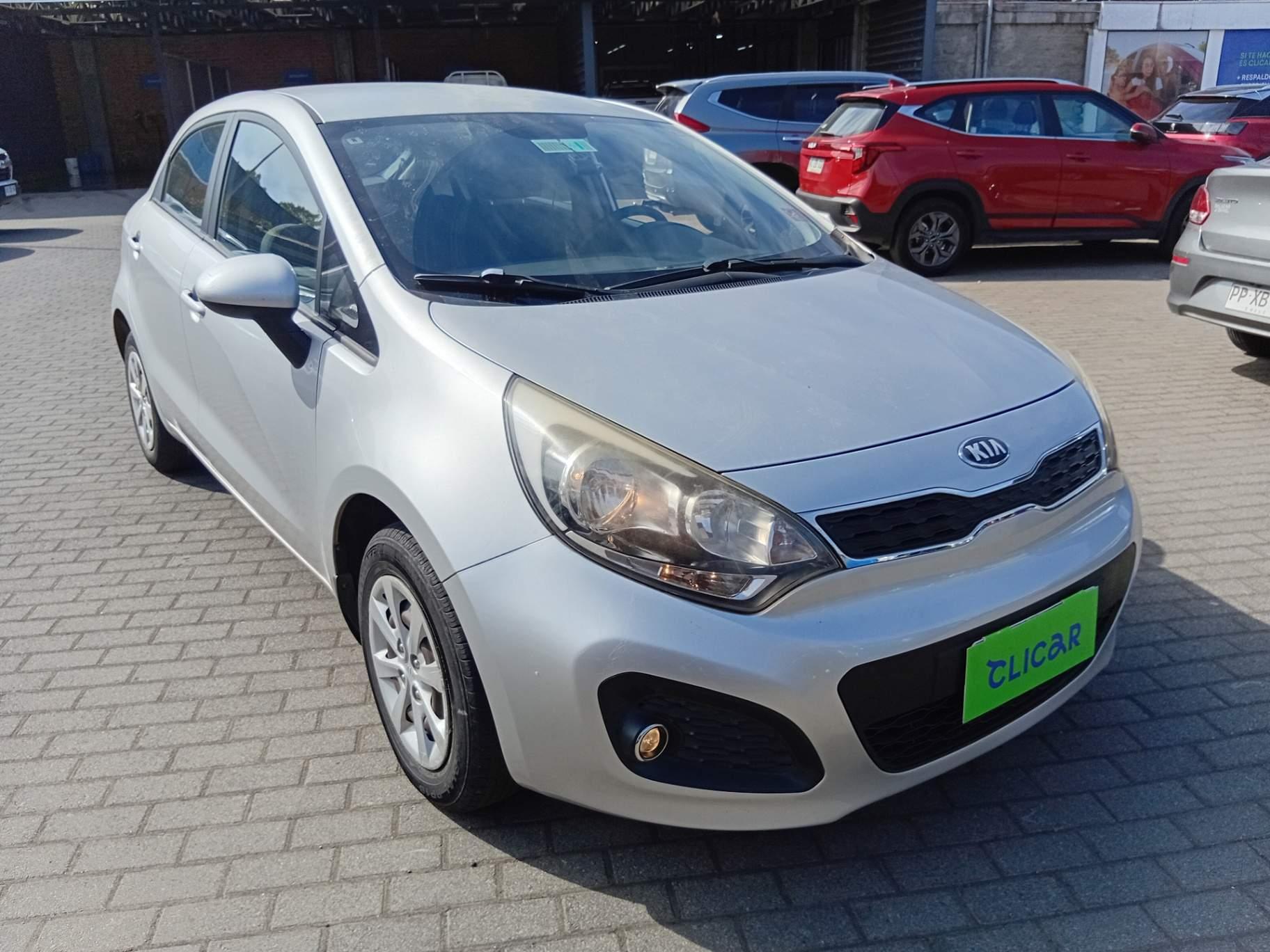 Automovil Kia Rio 5