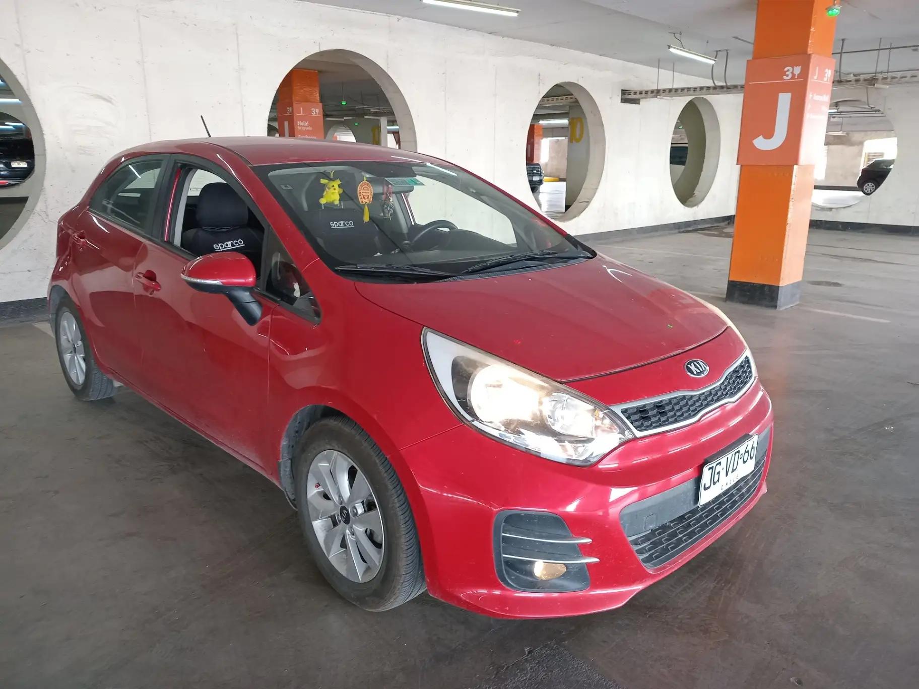 Automovil Kia Rio 5