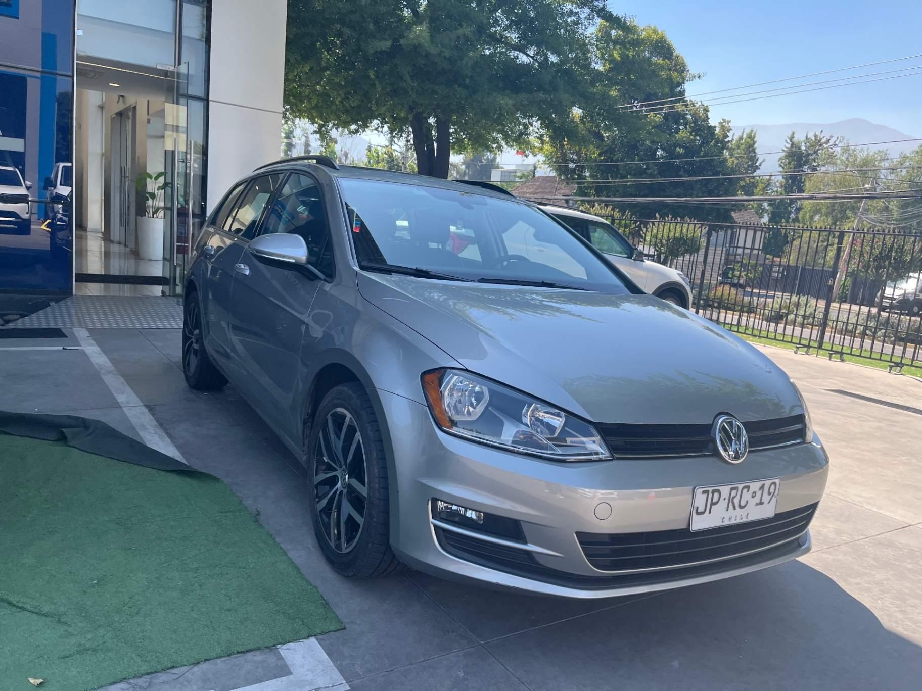 Automovil Volkswagen Golf