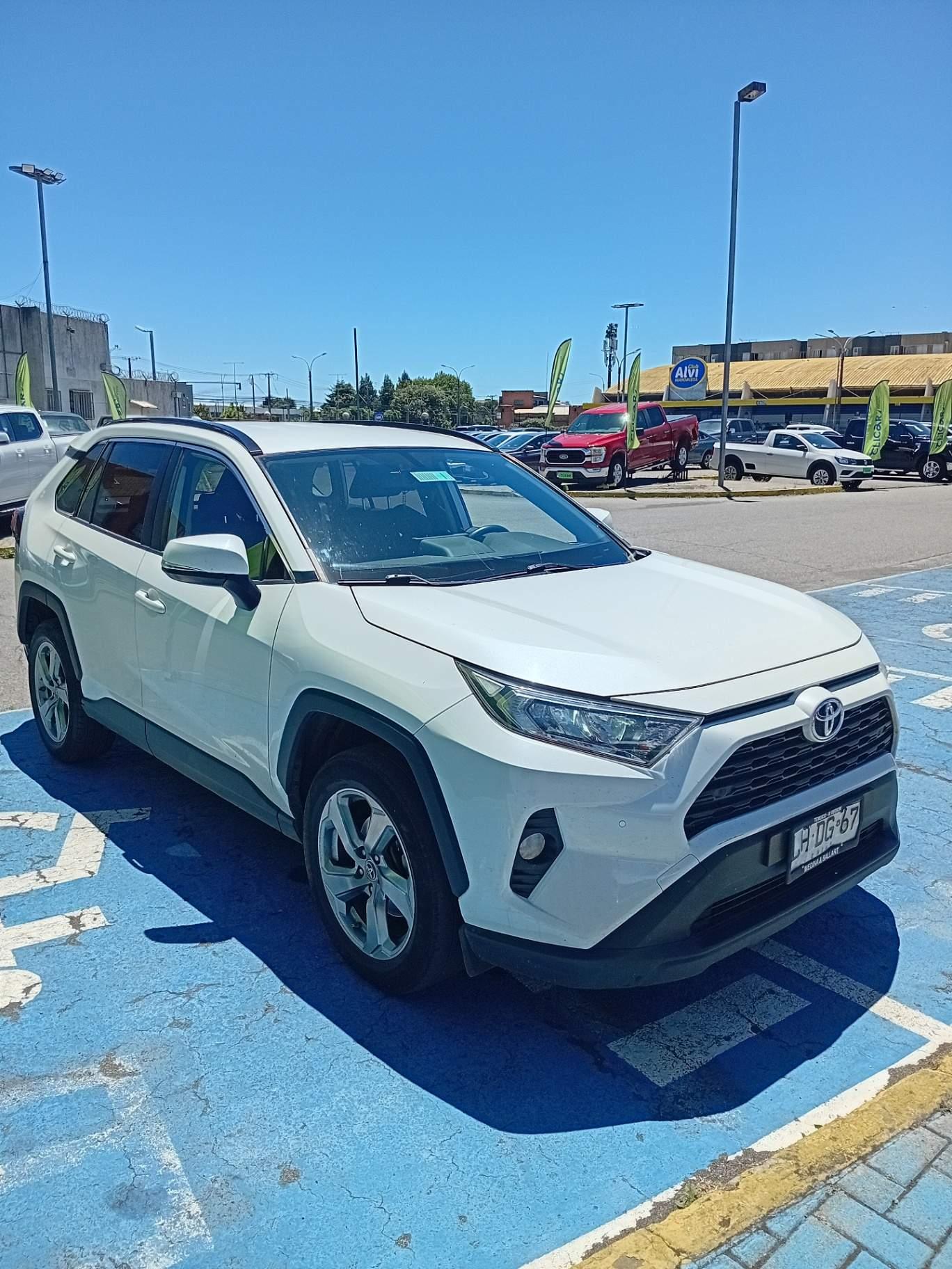 Station Wagon Toyota Rav 4