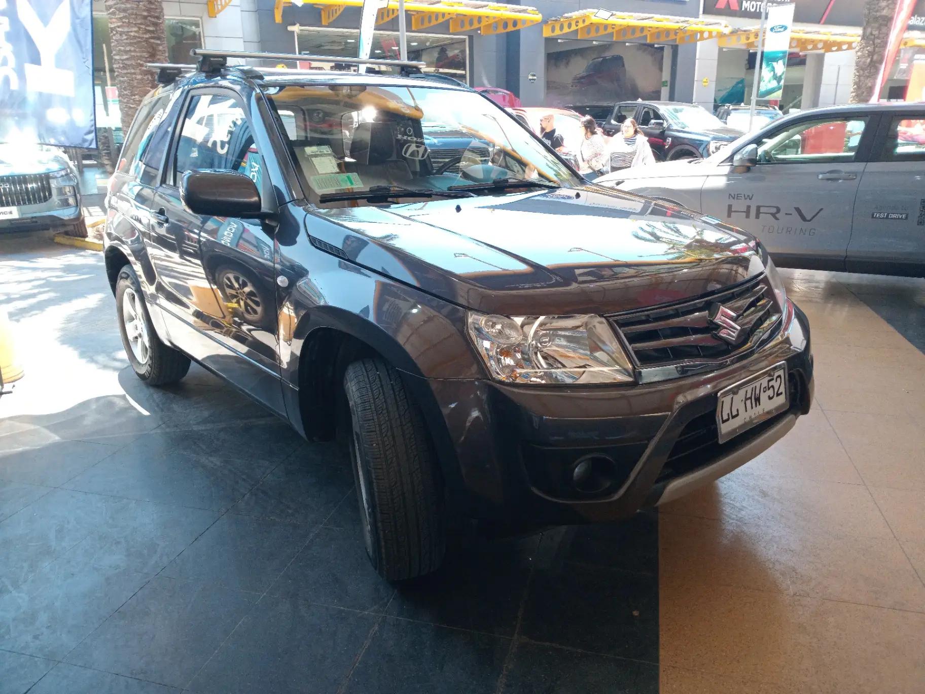 Station Wagon Suzuki Grand Vitara