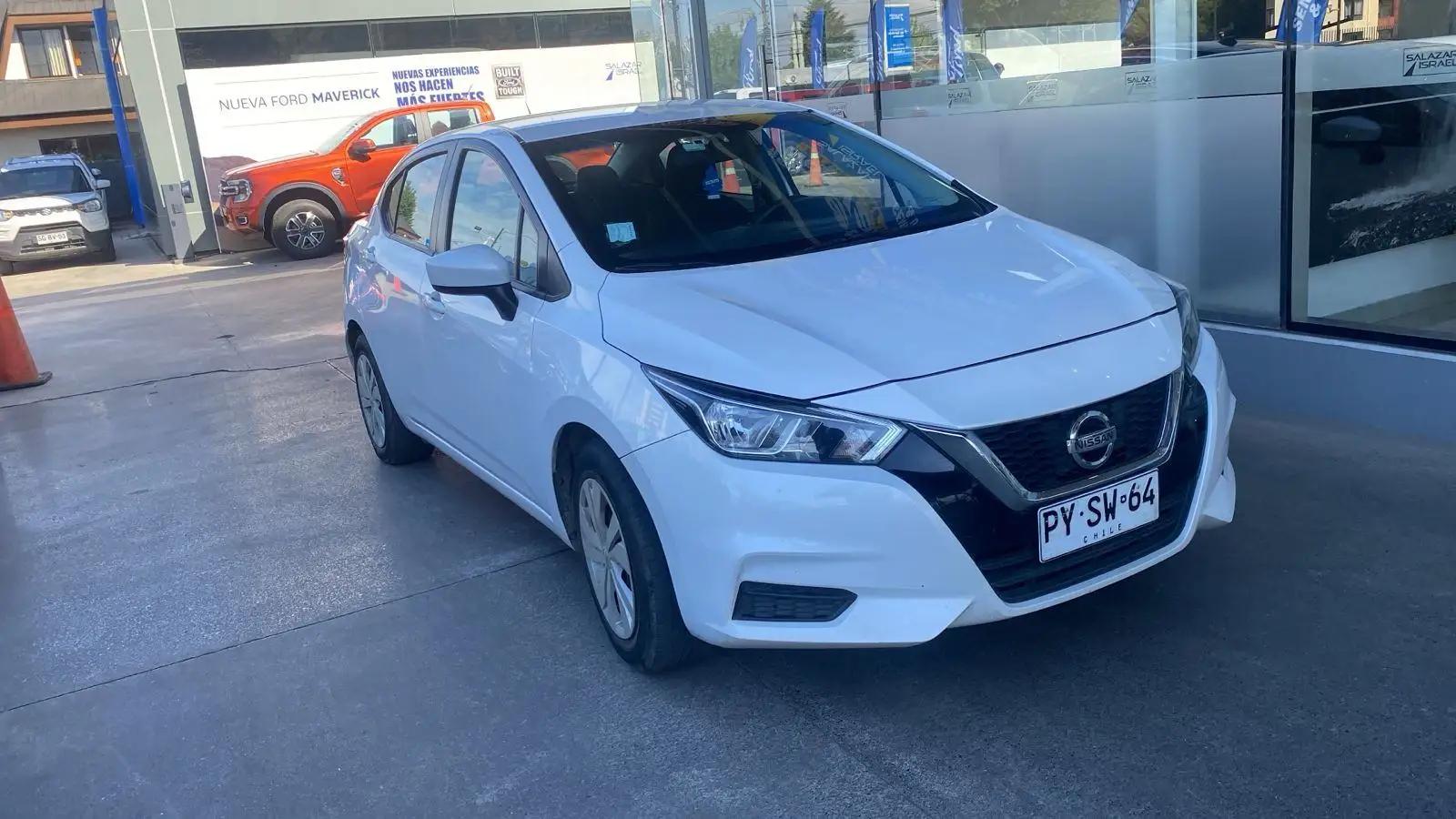 Automovil Nissan Versa