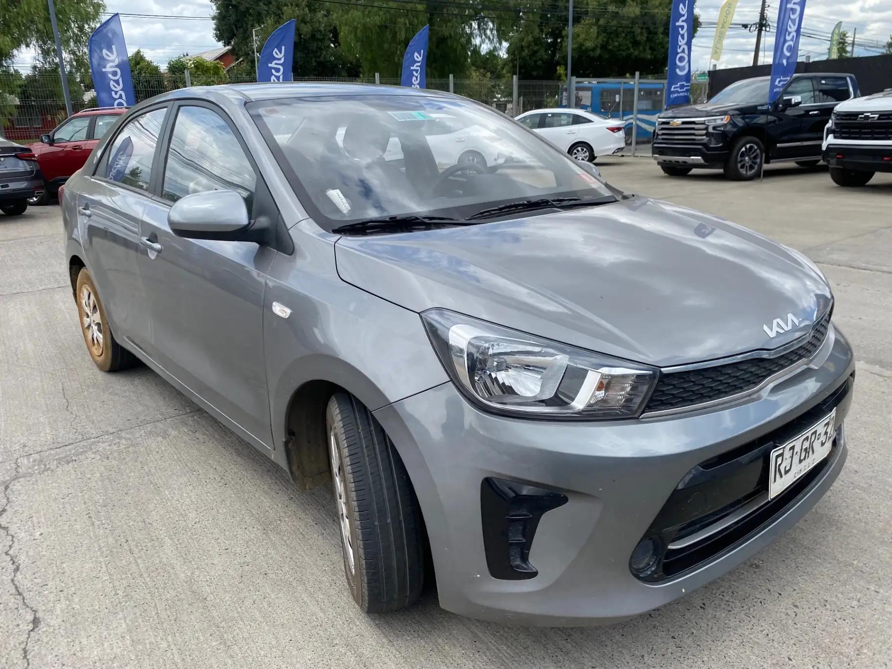 Automovil Kia Soluto