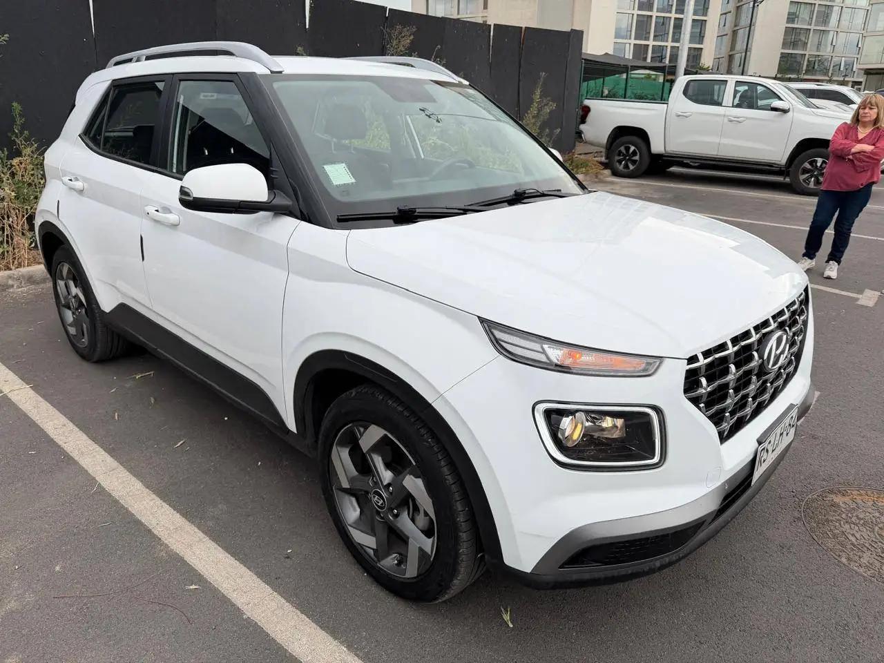 Station Wagon Hyundai Venue