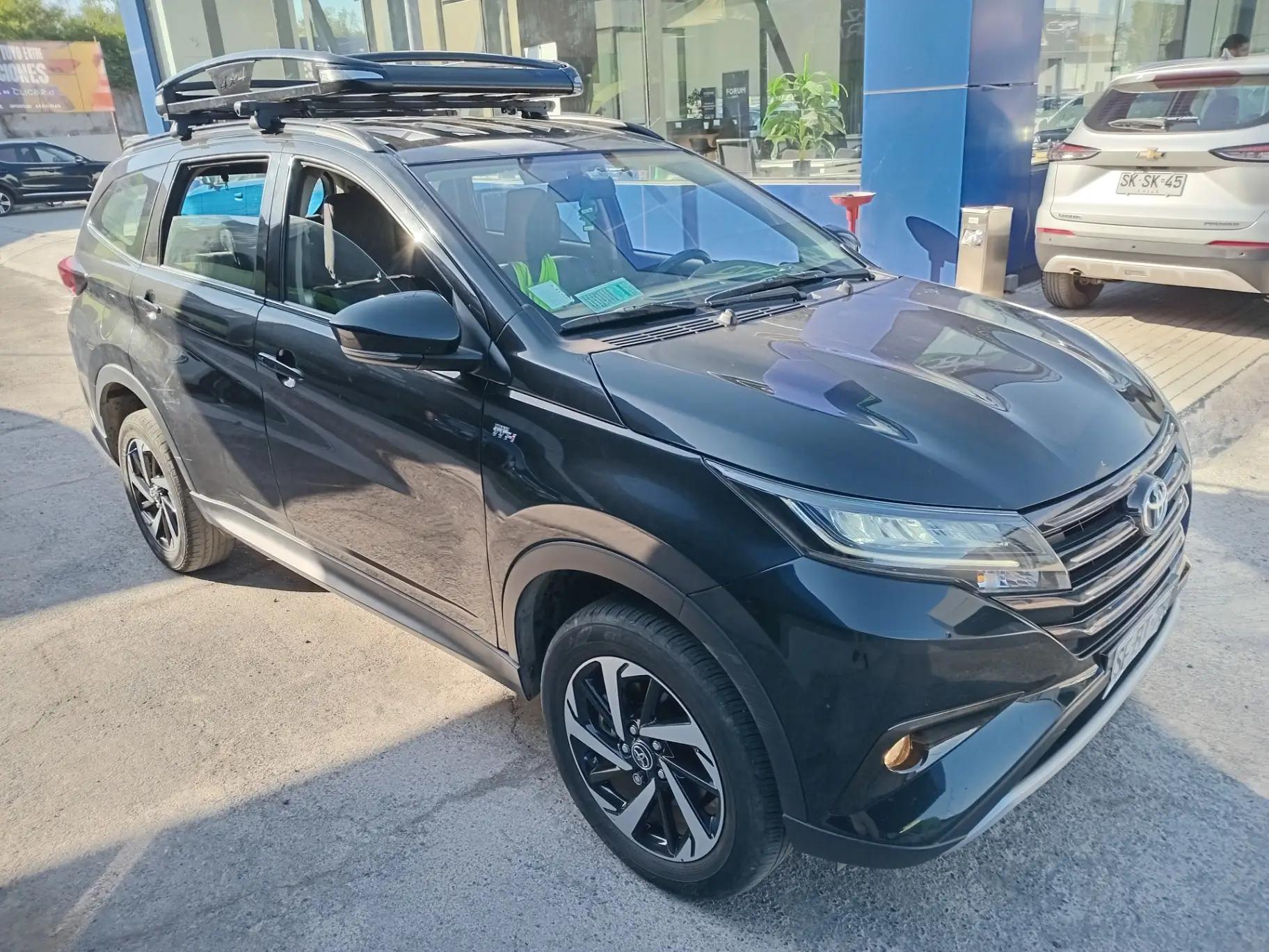 Station Wagon Toyota Rush