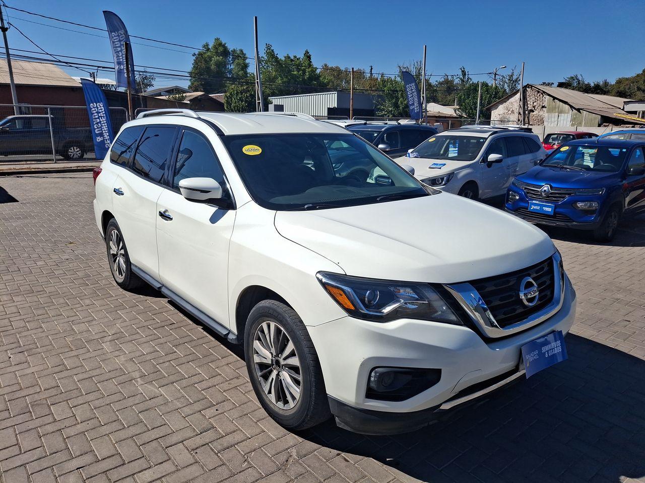 Station Wagon Nissan Pathfinder