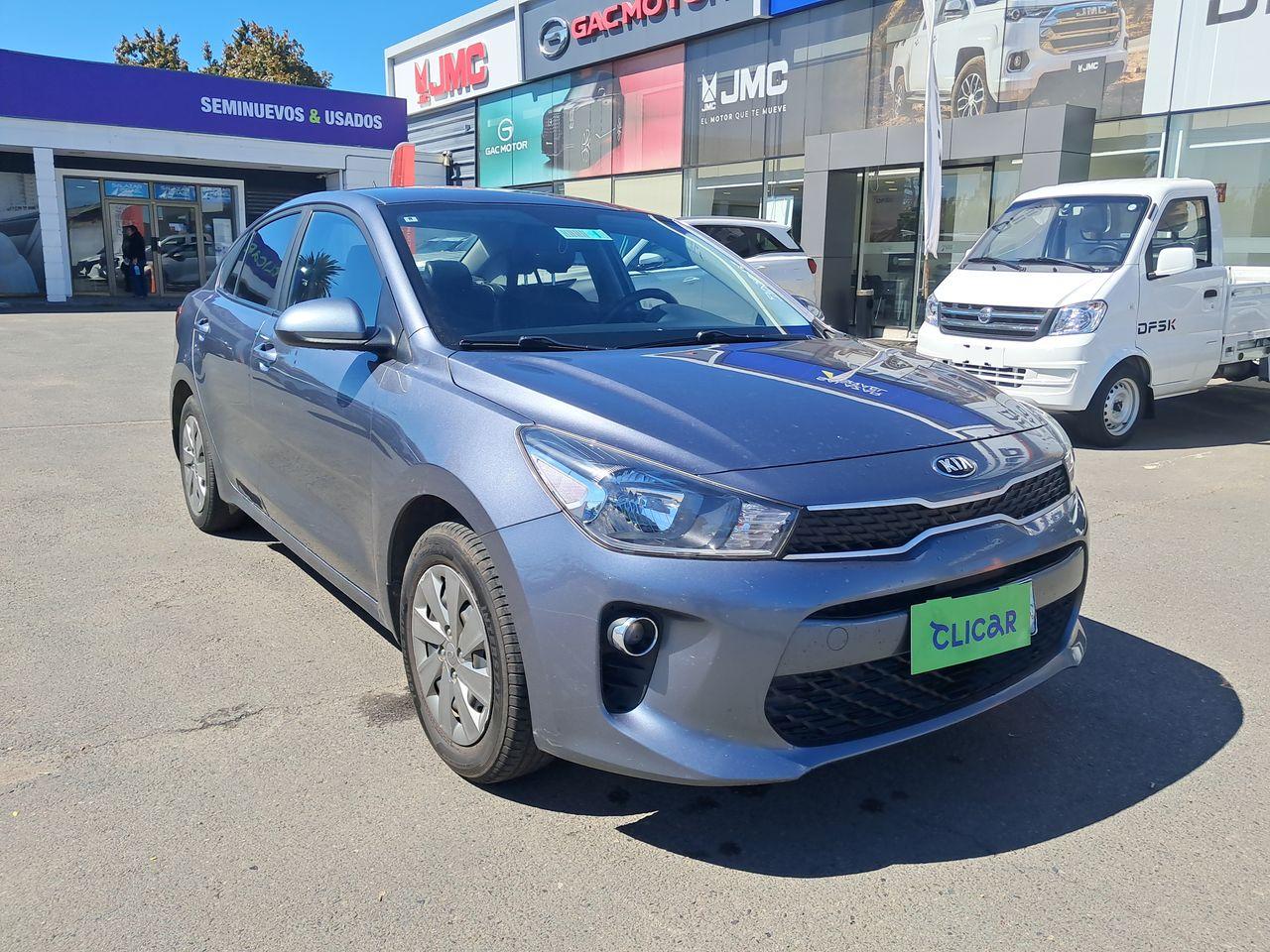 Sedan Kia Rio 4