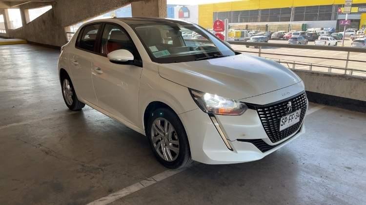 Automovil Peugeot 208