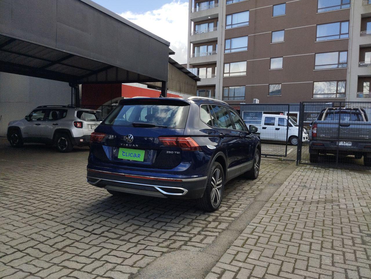Station Wagon Volkswagen Tiguan