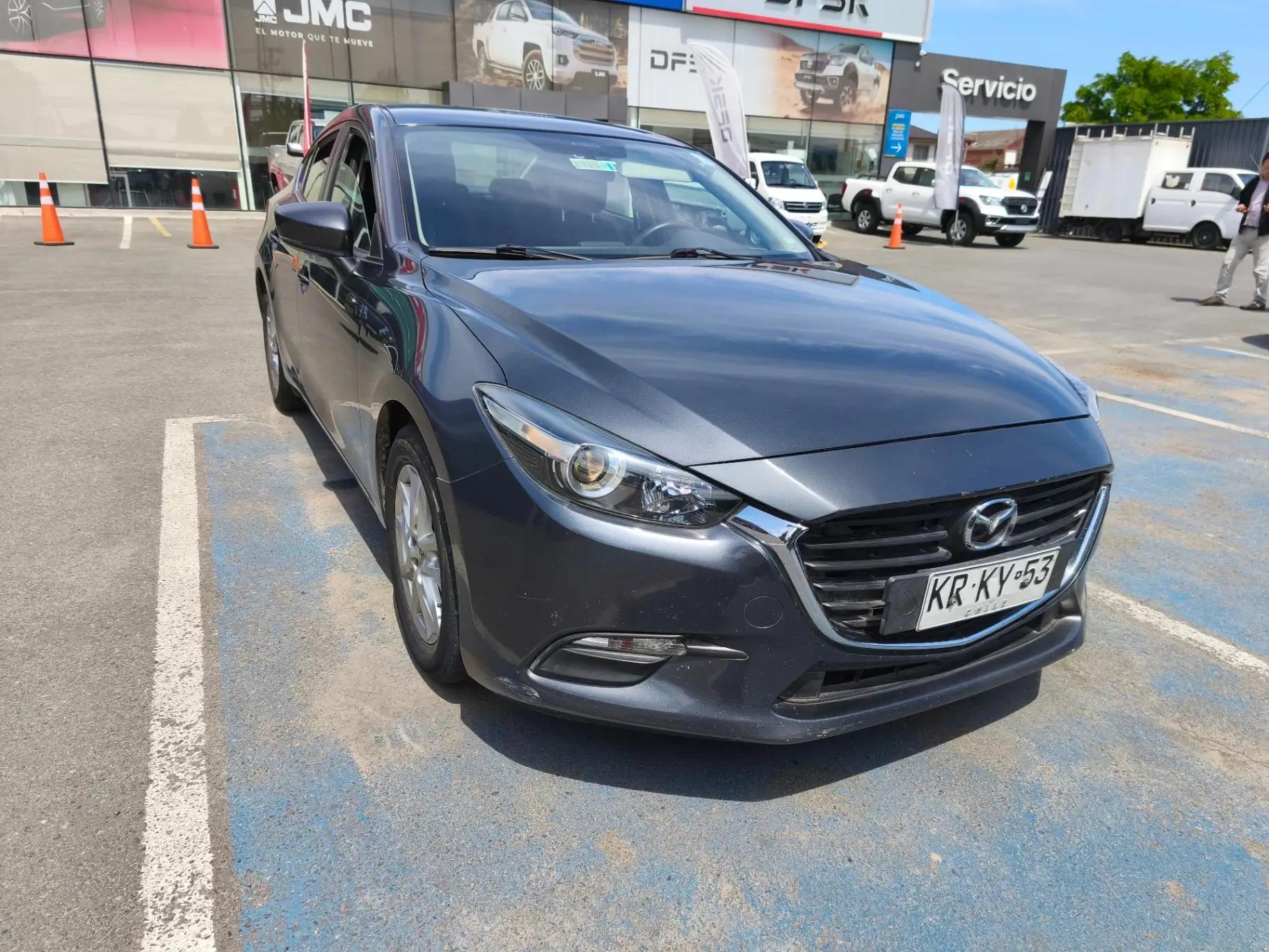 Sedan Mazda 3